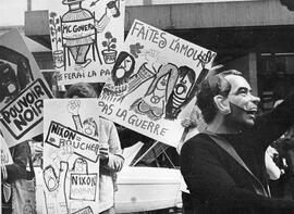 Bienne: Théâtre de rue contre la guerre au Vietnam